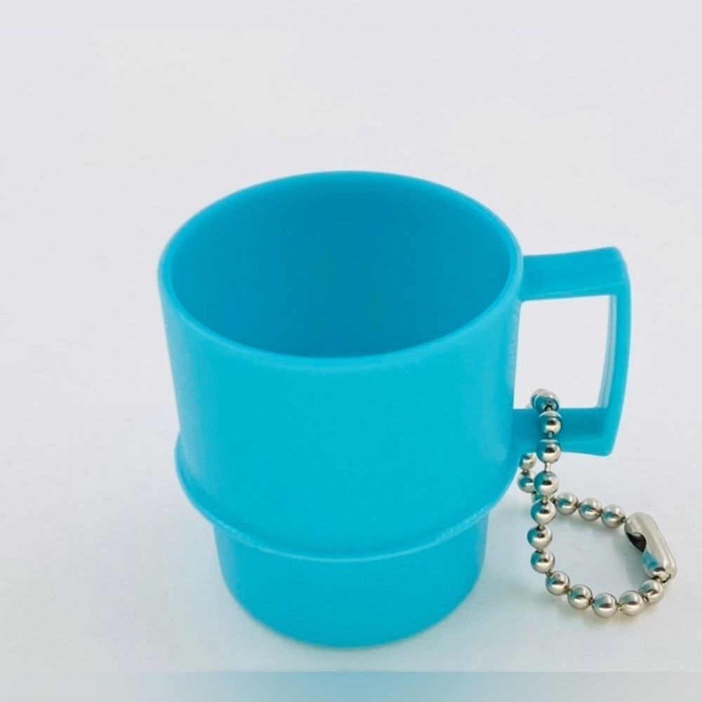 Tupperware mini mug/cup keychain in blue